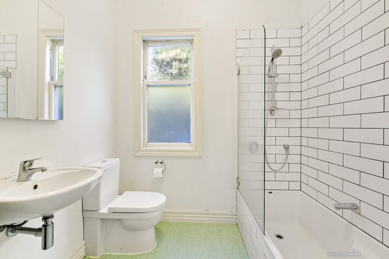 Photo of property in 7 Cam Street, Island Bay, Wellington, 6023