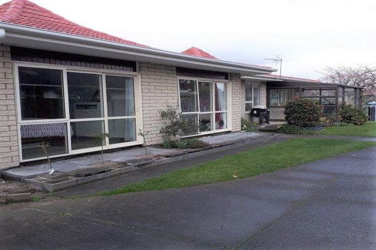 Photo of property in 10 Radbrook Street, Avonhead, Christchurch, 8042