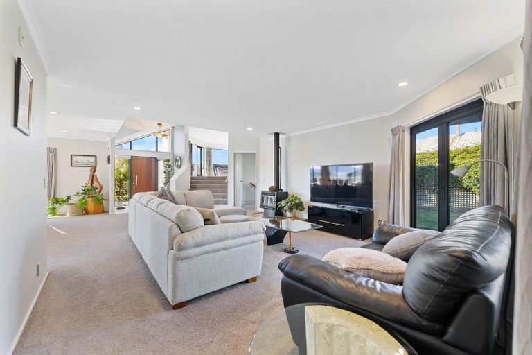 Photo of property in 27 Kinder Street, Acacia Bay, Taupo, 3330