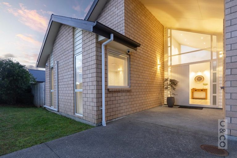 Photo of property in 16 Fruitlands Road, Kumeu, 0810