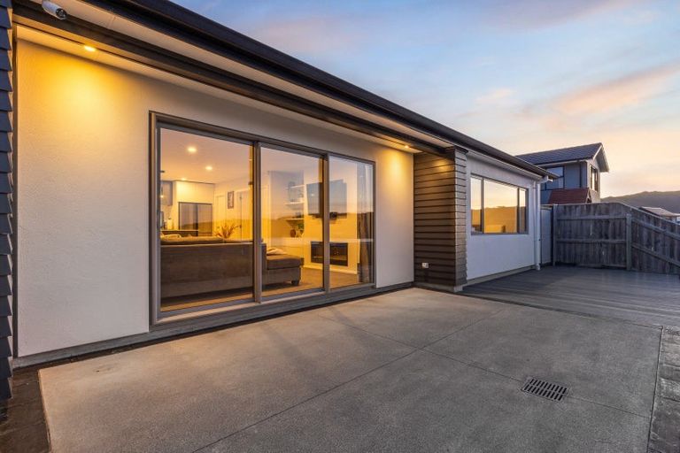 Photo of property in 2 Ihakara Arthur Lane, Aotea, Porirua, 5024