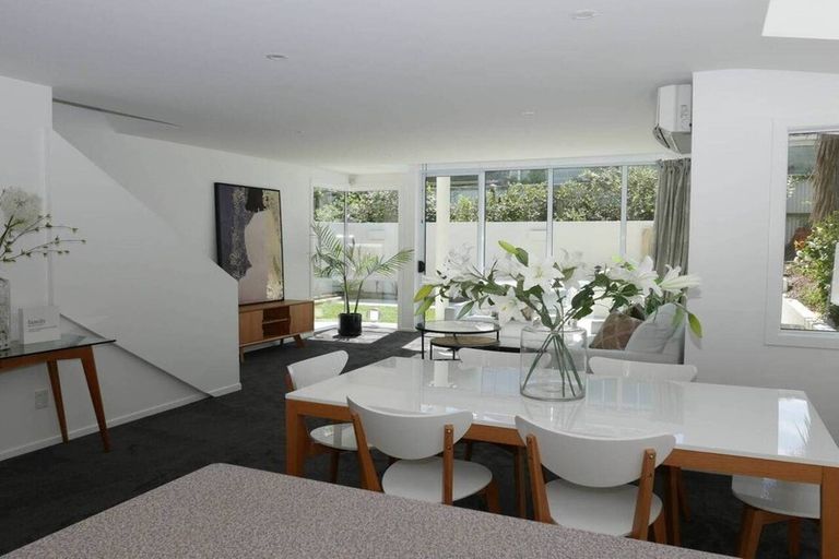 Photo of property in 2/116 Hackthorne Road, Cashmere, Christchurch, 8022