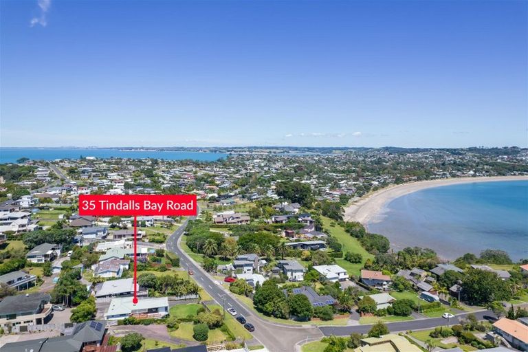 Photo of property in 35 Tindalls Bay Road, Tindalls Beach, Whangaparaoa, 0930