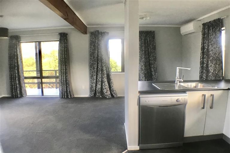 Photo of property in 1/36 Cyclarama Crescent, Massey, Auckland, 0614