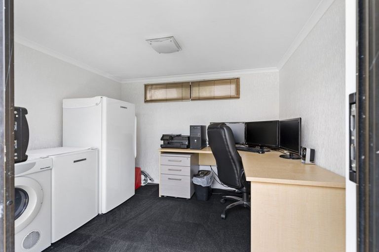 Photo of property in 6 Humphries Place, Awapuni, Palmerston North, 4412