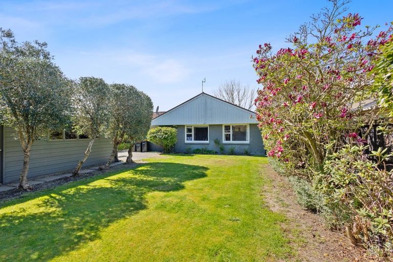 Photo of property in 7 Brookby Crescent, Avonhead, Christchurch, 8042