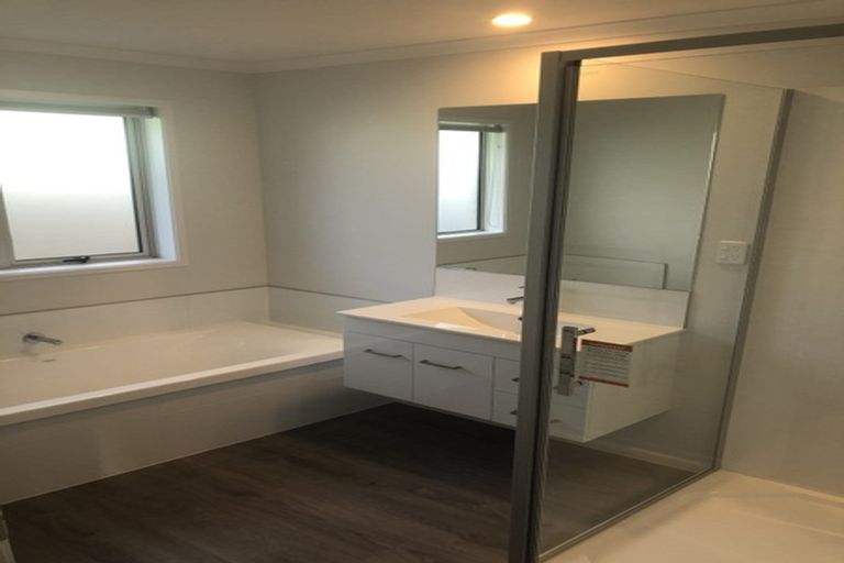 Photo of property in 221 Te Okuroa Drive, Papamoa, 3118