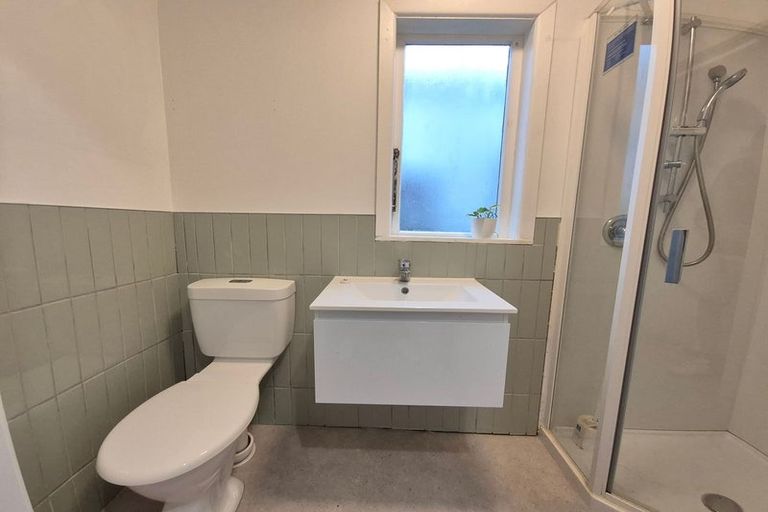 Photo of property in 24 Stone Street, Miramar, Wellington, 6022