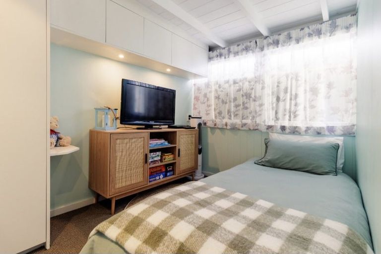 Photo of property in 12 Rotten Row, Waikuku Beach, 7473