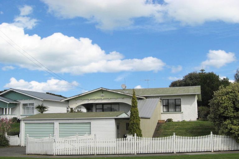 Photo of property in 1 Swiss Avenue, Gonville, Whanganui, 4501