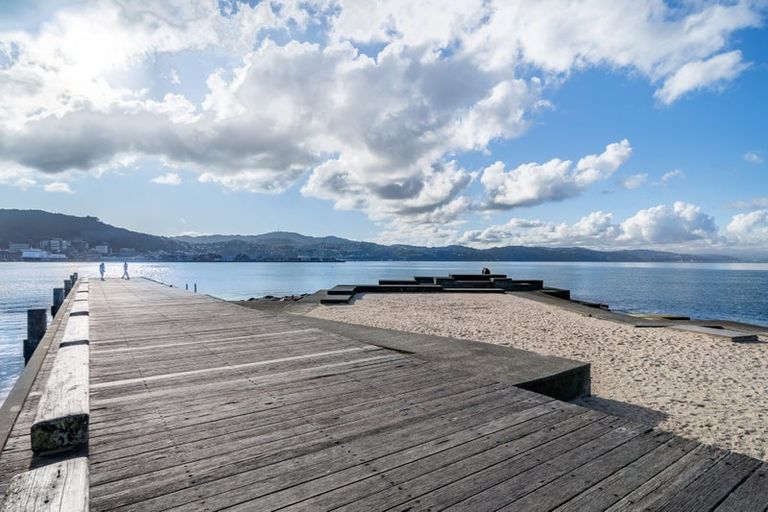 Photo of property in 4/154 Oriental Parade, Oriental Bay, Wellington, 6011