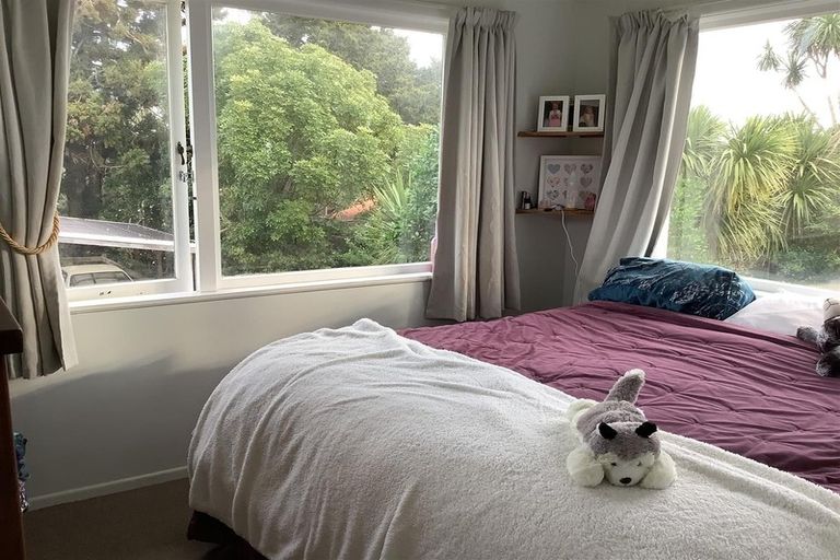 Photo of property in 2/18 Seaview Road, Glenfield, Auckland, 0629