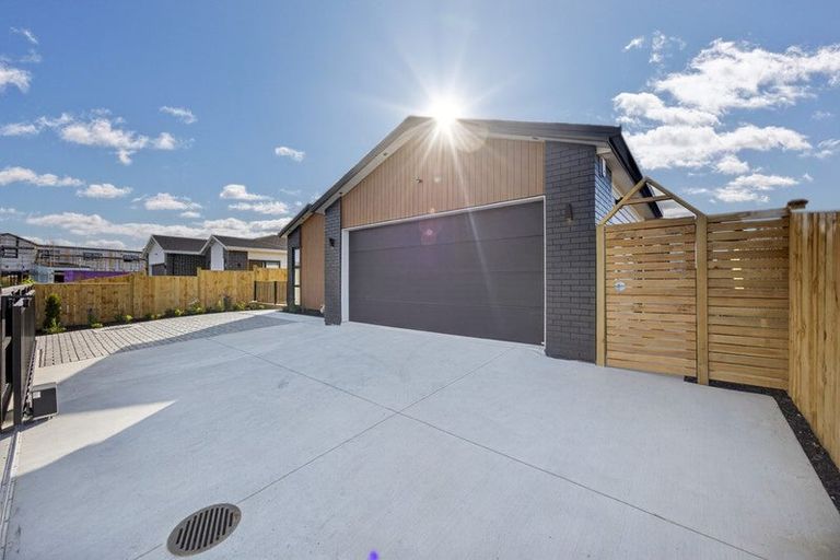 Photo of property in 10 Piko Road, Opaheke, 2113