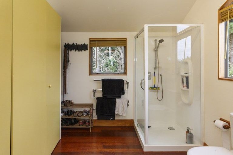 Photo of property in 60 Waicola Drive, Fitzherbert, Palmerston North, 4471