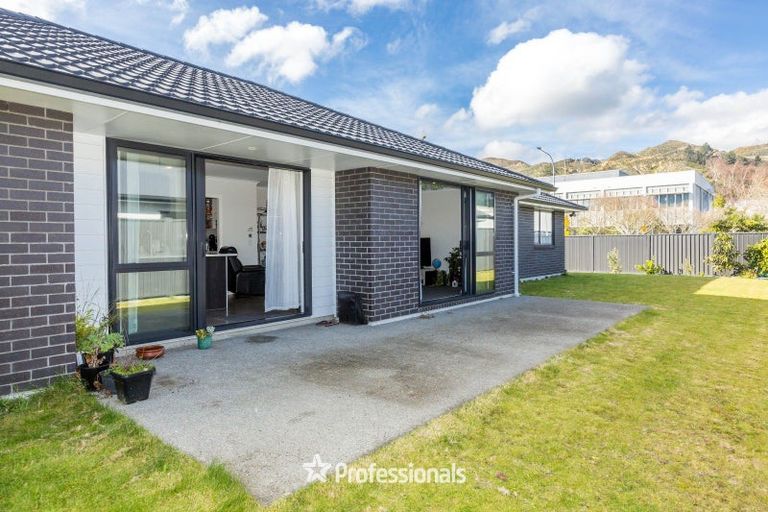 Photo of property in 33 Cynisca Crescent, Wallaceville, Upper Hutt, 5018
