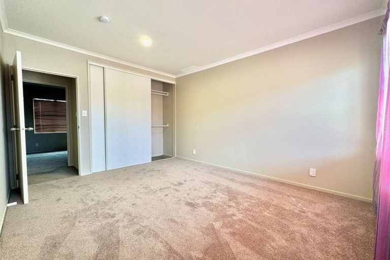 Photo of property in 54 Stranraer Crescent, Wattle Downs, Auckland, 2103