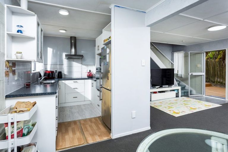 Photo of property in 8 Athena Drive, Totara Vale, Auckland, 0629