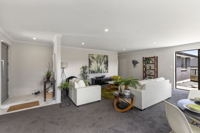 Photo of property in 34 Twin Parks Rise, Papakura, 2110