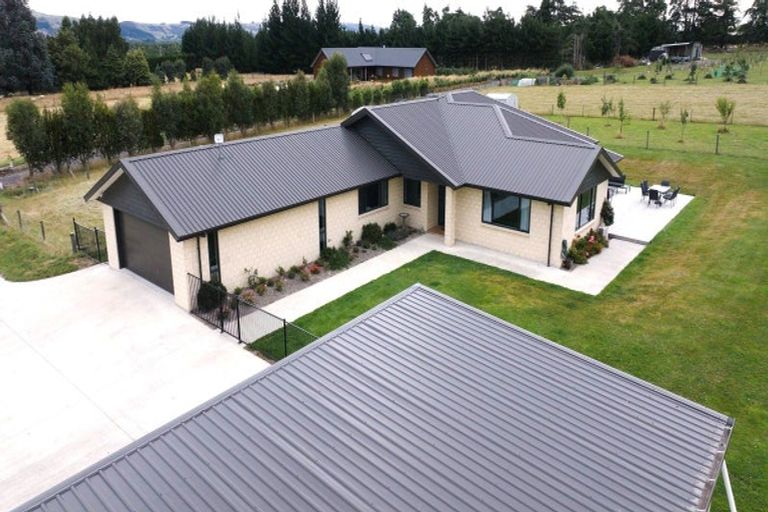 Photo of property in 30 Tara Hills Drive, North Taieri, Mosgiel, 9092