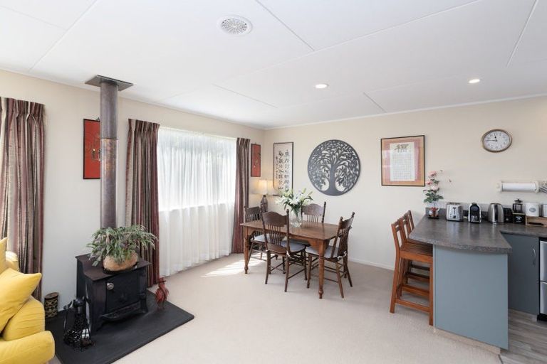 Photo of property in 6 Milne Place, Merrilands, New Plymouth, 4312