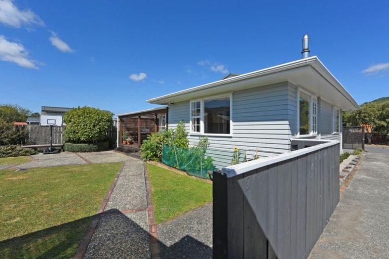 Photo of property in 14 Roband Crescent, Brown Owl, Upper Hutt, 5018