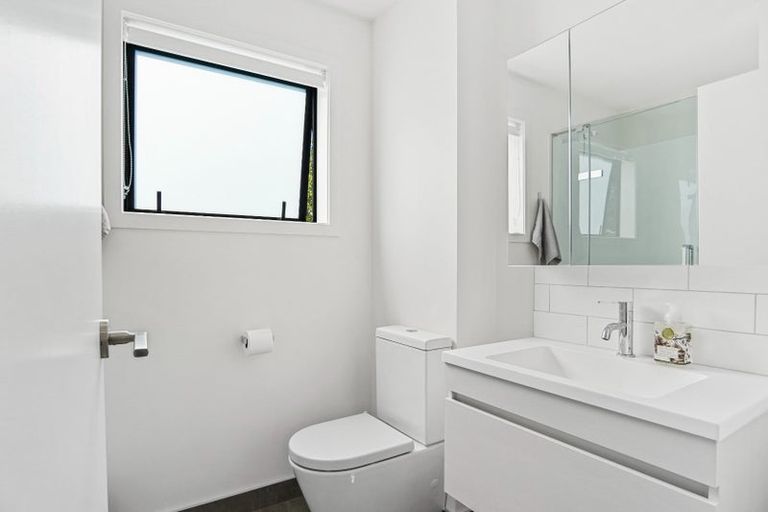 Photo of property in 9/35 Garadice Road, Rothesay Bay, Auckland, 0630