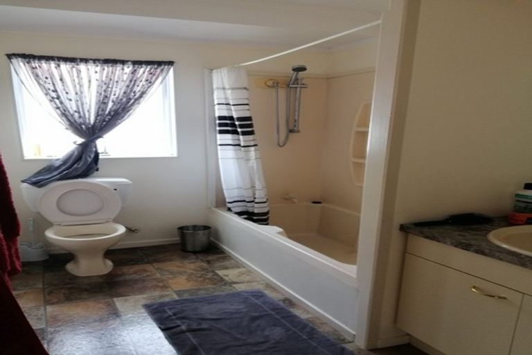 Photo of property in 1/72 Millhouse Drive, Northpark, Auckland, 2013