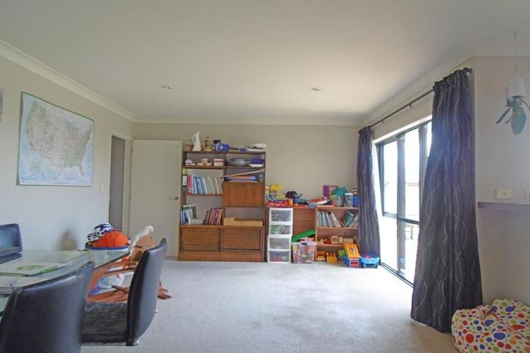 Photo of property in 12 Bellshill Close, Wattle Downs, Auckland, 2103
