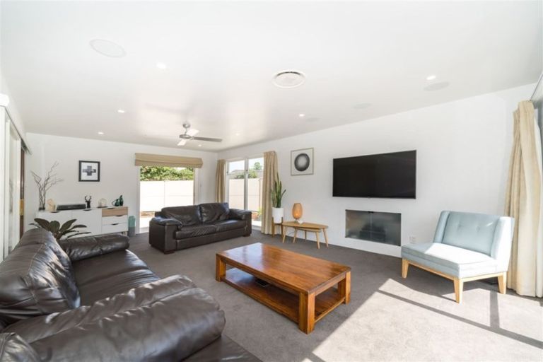 Photo of property in 14 Lincoln Terrace, Hokowhitu, Palmerston North, 4410