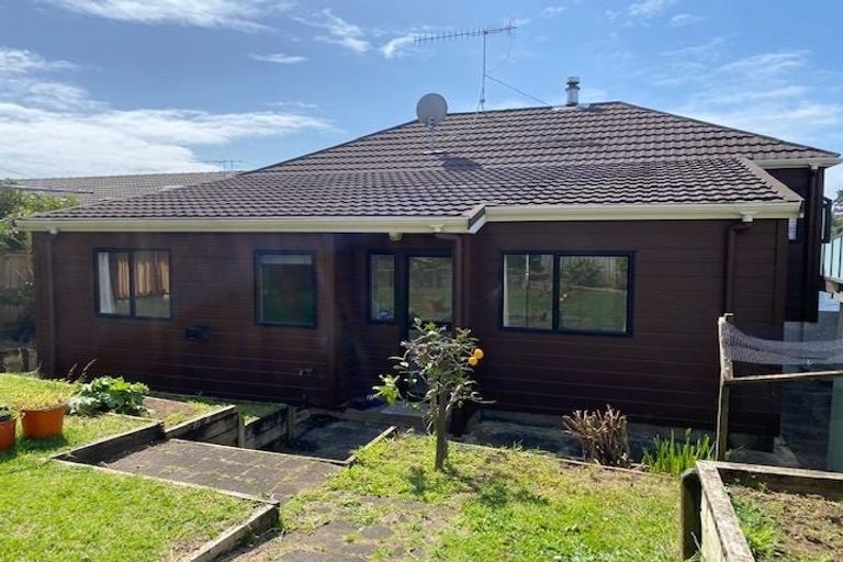 Photo of property in 2/31 Sunderlands Road, Half Moon Bay, Auckland, 2012