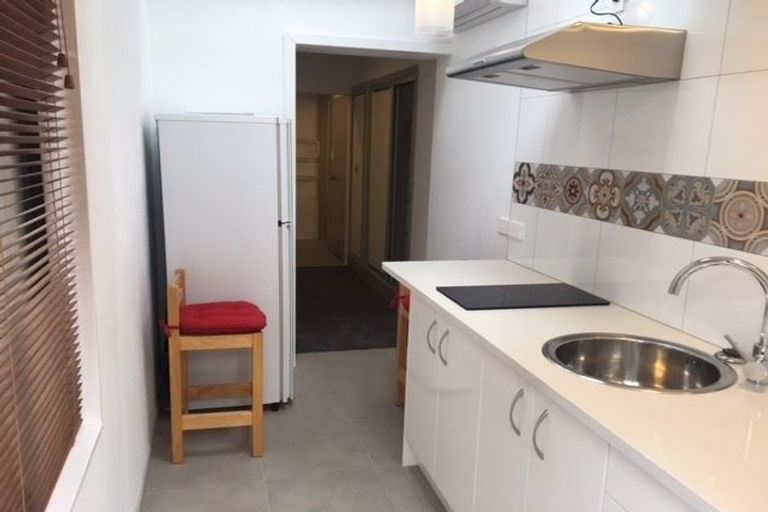 Photo of property in 16 Kerlin Crescent, West Harbour, Auckland, 0618