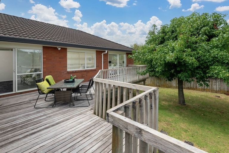 Photo of property in 27 Bard Place, Golflands, Auckland, 2013