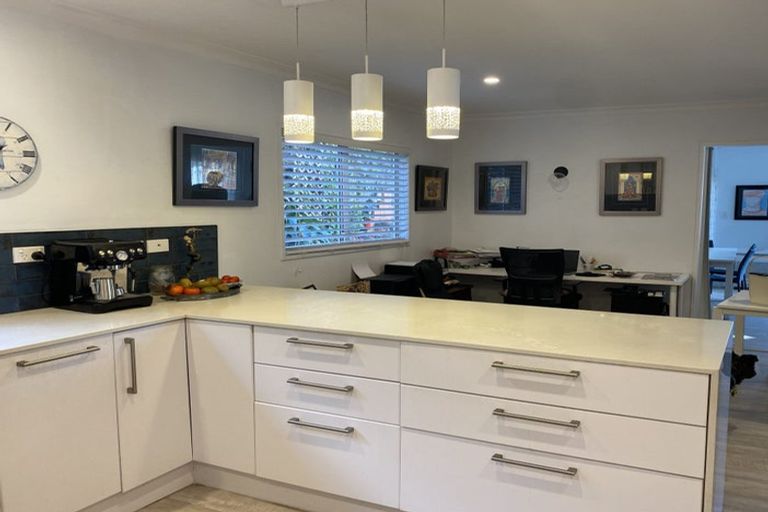 Photo of property in 39 Emlyn Place, Torbay, Auckland, 0630