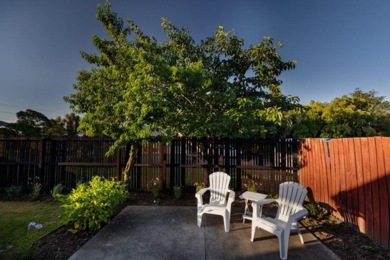 Photo of property in 1/15 Laing Crescent, Heathcote Valley, Christchurch, 8022