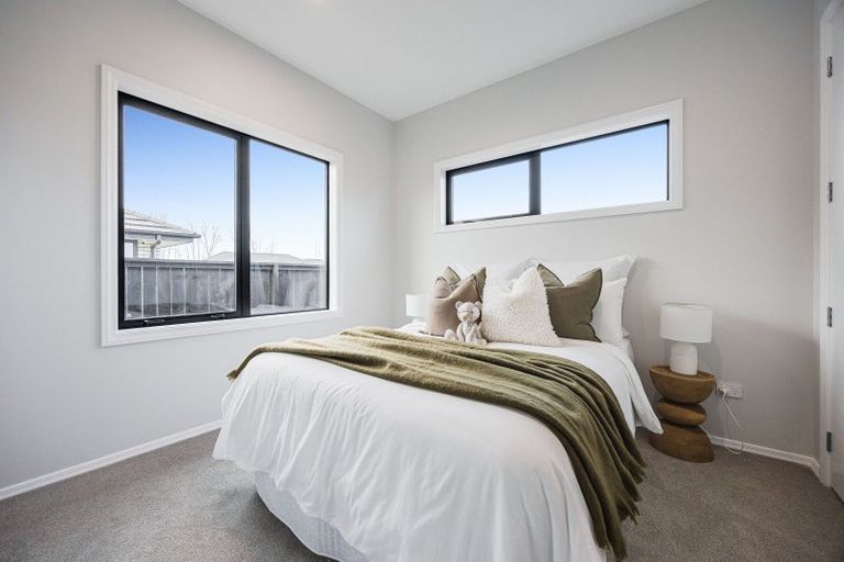 Photo of property in 106 Metoriti Crescent, Karaka, 2124