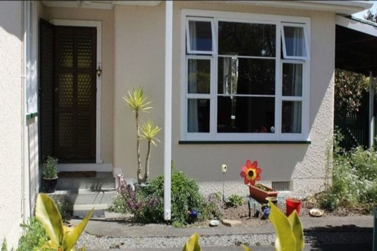 Photo of property in 75 Victoria Street, Carterton, 5713