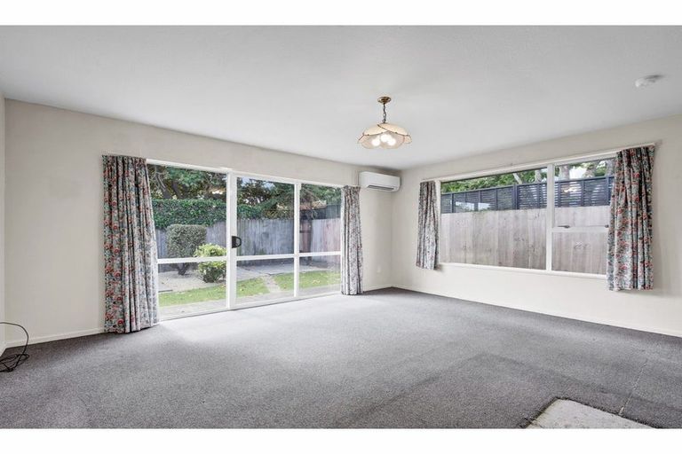 Photo of property in 2/86 Aorangi Road, Bryndwr, Christchurch, 8053