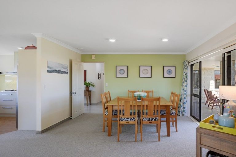 Photo of property in 10 Quadrant Heights, Paraparaumu, 5032