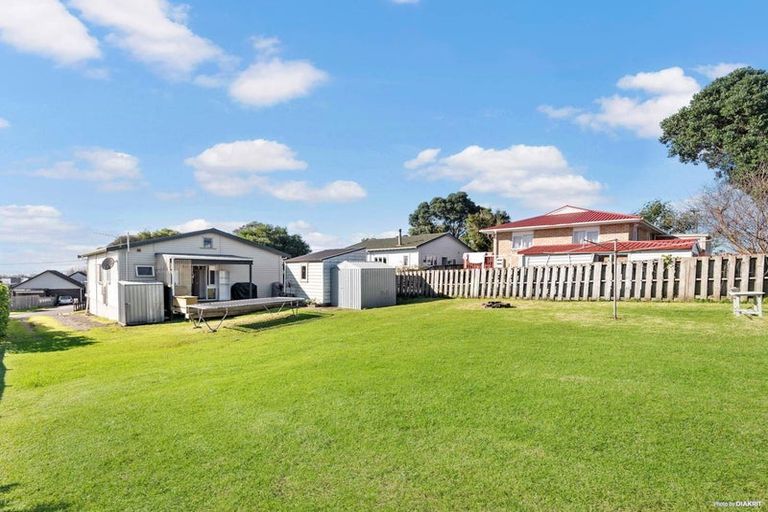 Photo of property in 65 Clayburn Road, Glen Eden, Auckland, 0602