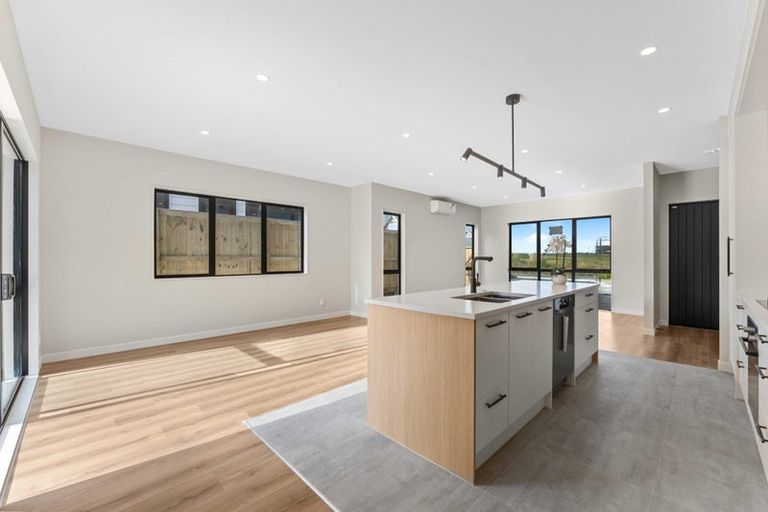 Photo of property in 101 Mutetai Road, Clarks Beach, 2122