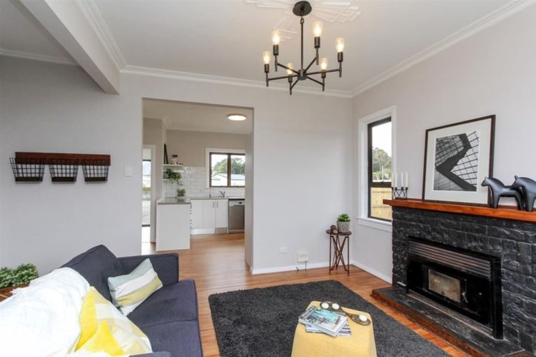 Photo of property in 21 Queens Road, Glen Avon, New Plymouth, 4312
