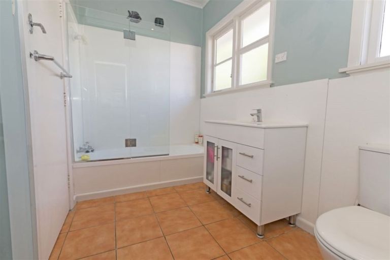 Photo of property in 57 Nui Mana Place, Te Atatu South, Auckland, 0610