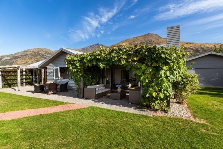 Photo of property in 4 Mcivor Lane, Lake Hayes, Queenstown, 9304