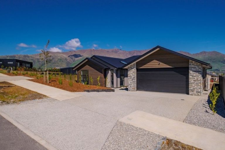 Photo of property in 10 The Heights Avenue, Wanaka, 9305