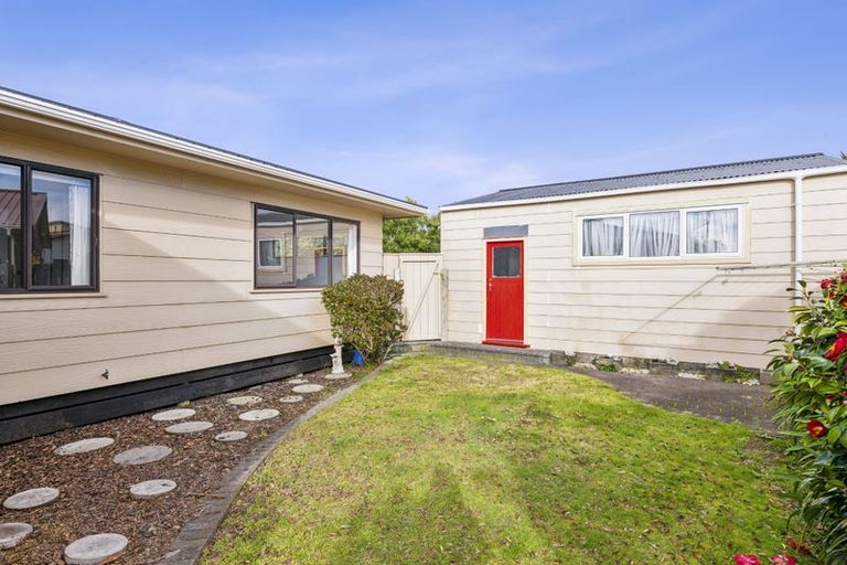 Photo of property in 99 Queens Road, Waikanae Beach, Waikanae, 5036