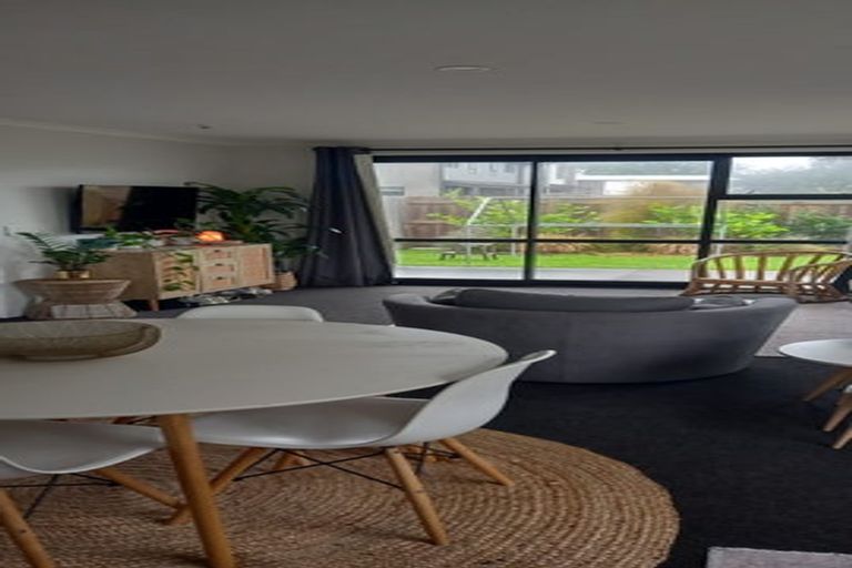 Photo of property in 17 Discovery Place, Marfell, New Plymouth, 4310