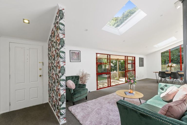 Photo of property in 18 Parsons Glen, Karori, Wellington, 6012