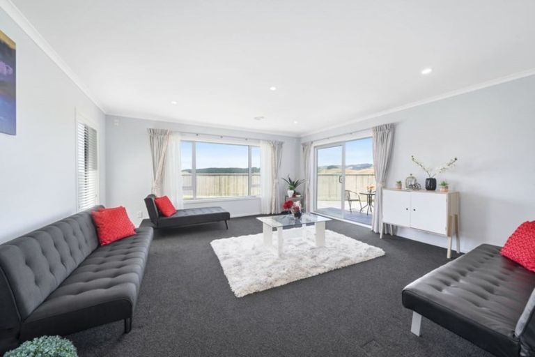 Photo of property in 15 Bickerton Rise, Churton Park, Wellington, 6037