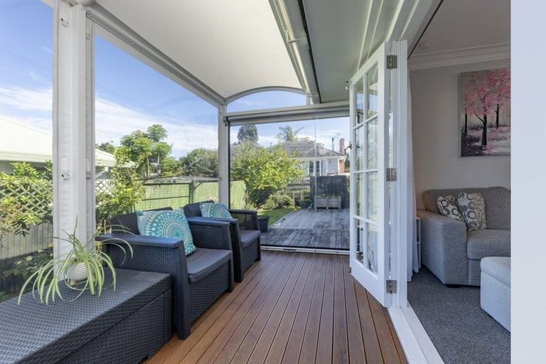 Photo of property in 2 Simpson Road, Ranui, Auckland, 0612