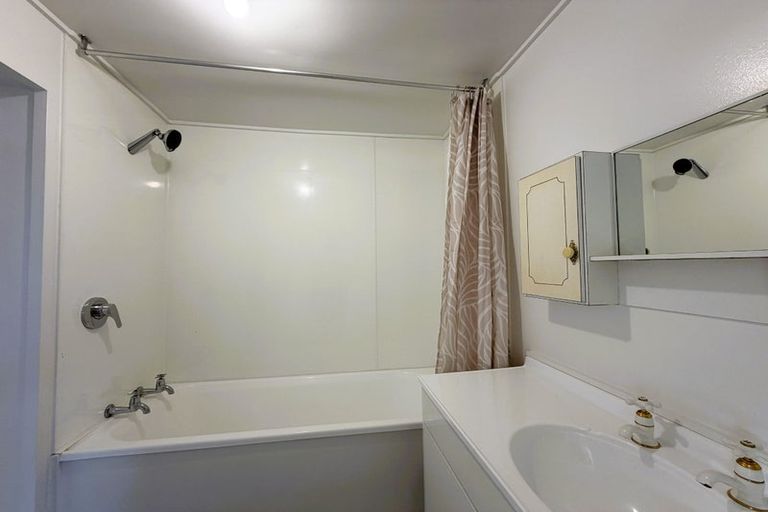 Photo of property in 15 Threadneedle Street, Greymouth, 7805